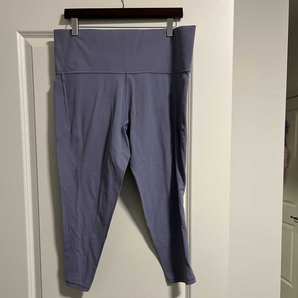 Salutation Athleta Leggings